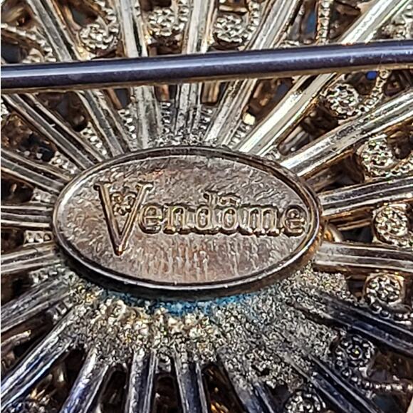 RetroGlam Vendome Aurora Borealis Crystal Flower Pin White Vintage Chic Luxe - Picture 4 of 10